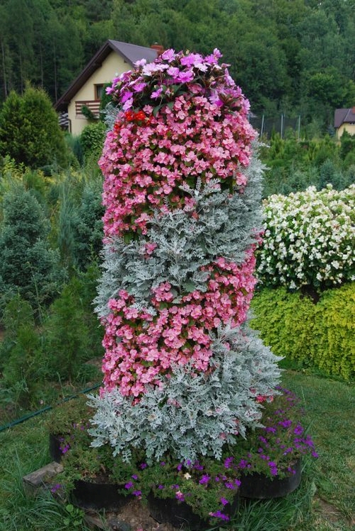 Figury kwiatowe - konstrukcje stalowe do obsadzania roślinami